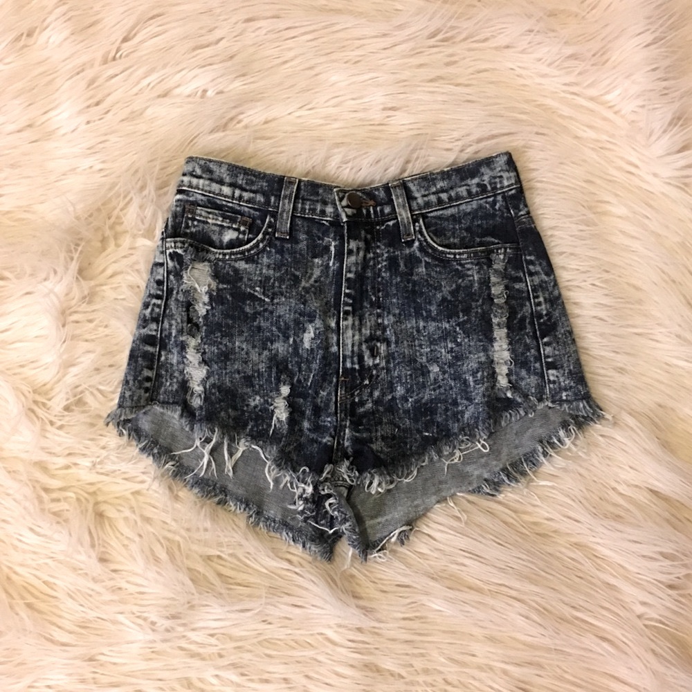 Vibrant MUI High-Waisted Cut Off Shorts (Size: M)